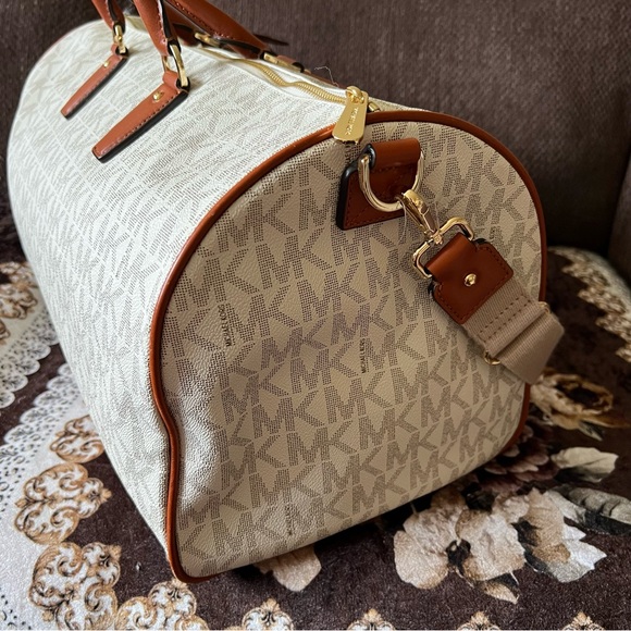 MICHAEL KORS Jet Set Large Vanilla Adjustable Strap Weekender Duffle Bag NWT - Picture 12 of 15